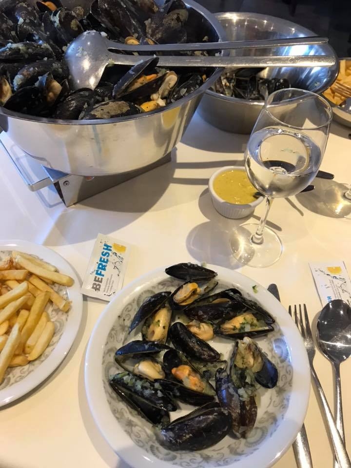 Ostende (marché libre), Philippine et Sluis repas moules frites