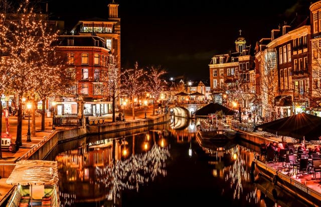 Amsterdam : la cité illuminée 2023 - Voyages Suncars